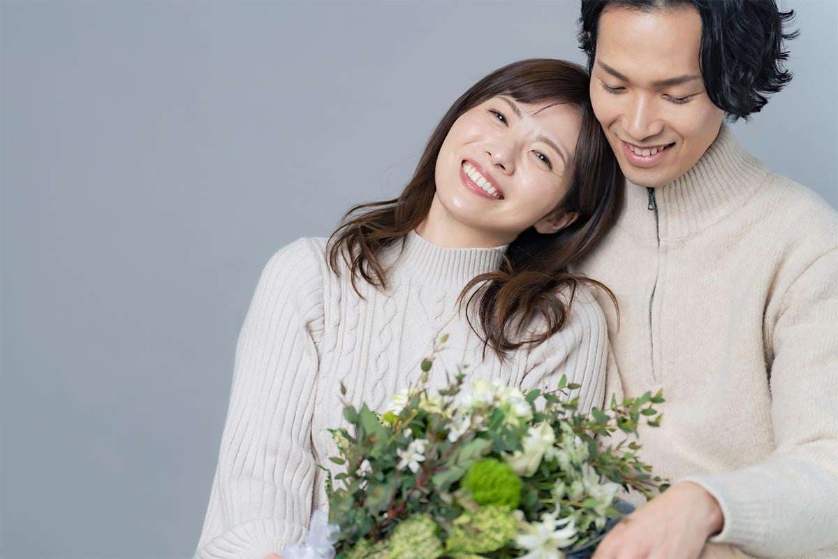 女性100人に聞く→《理想の彼氏の条件》1位は“内面”だが？「経済力がないと…」「顔がいいと許せることも」赤裸々なホンネ | オトナンサー