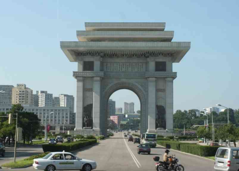 凱旋門　　平壌 | 朝鮮民主主義人民共和国 専門旅行会社ジェイエス・エンタープライズ