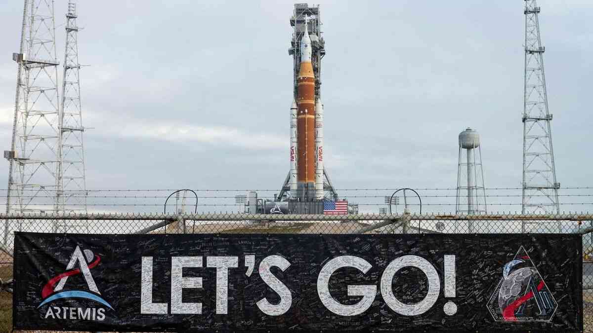 月に降りないのに