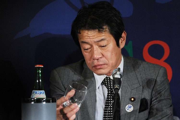 《約20年を経て再注目》中川昭一・元財務相「酩酊会見」の真相を追う　背景にあった財務省との緊張関係「中川さんの後任として、財務省に都合のいい大臣が誕生したのは事実」との指摘（NEWSポストセブン） - Yahoo!ニュース
