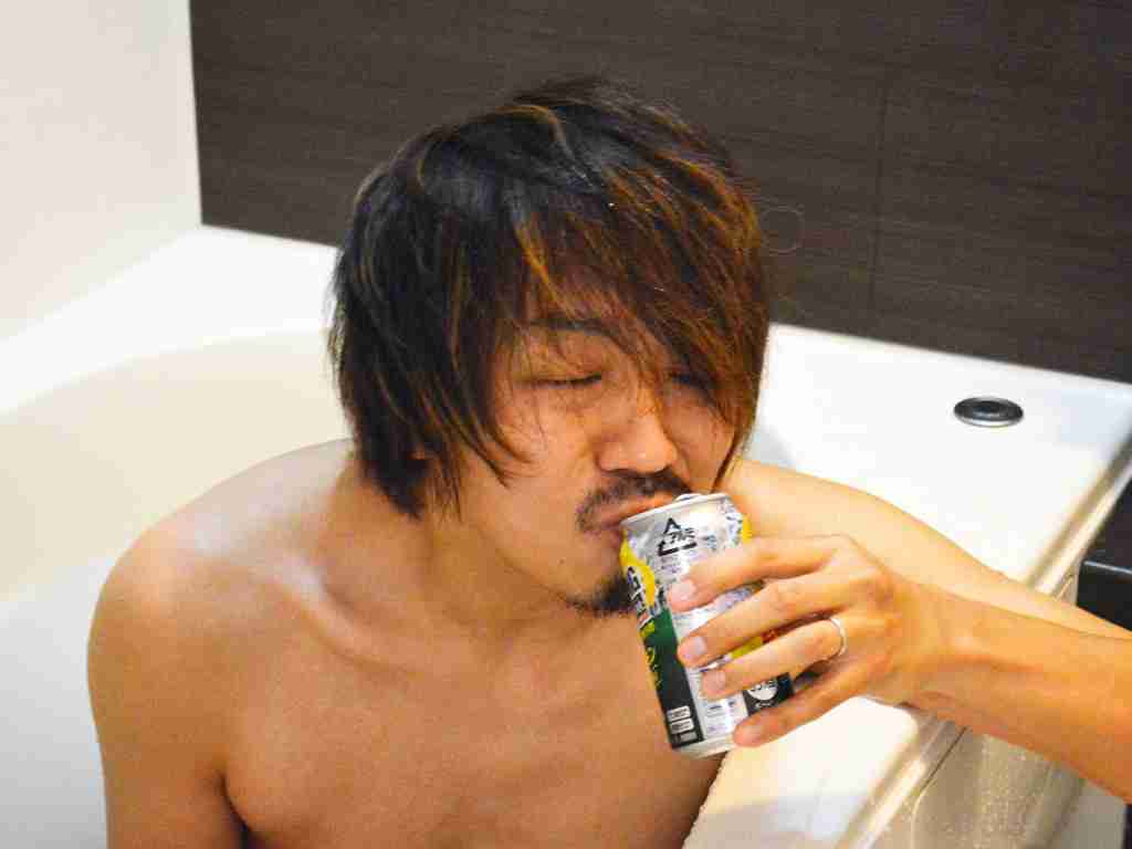 ストロングゼロを飲みながら風呂に入る“ストロング風呂”は絶対にやってはいけない！ 死ぬかもしれない！ ｜ ガジェット通信 GetNews