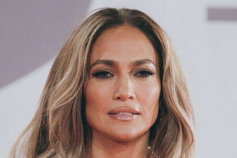 SNSで脱ぎたがるアラフィフセレブたちの心理って？｜Culture｜madameFIGARO.jp（フィガロジャポン）