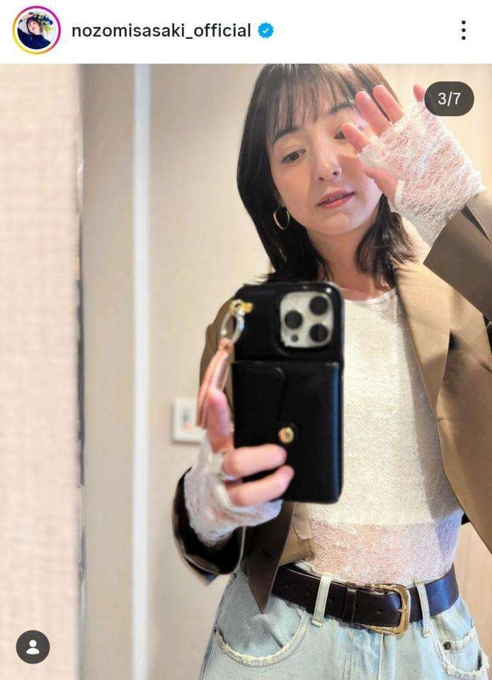 ２児ママ佐々木希　ヴィトンのリュックでお出かけ「母ちゃん」走り回れる、と　自身手がけるサングラスかけ