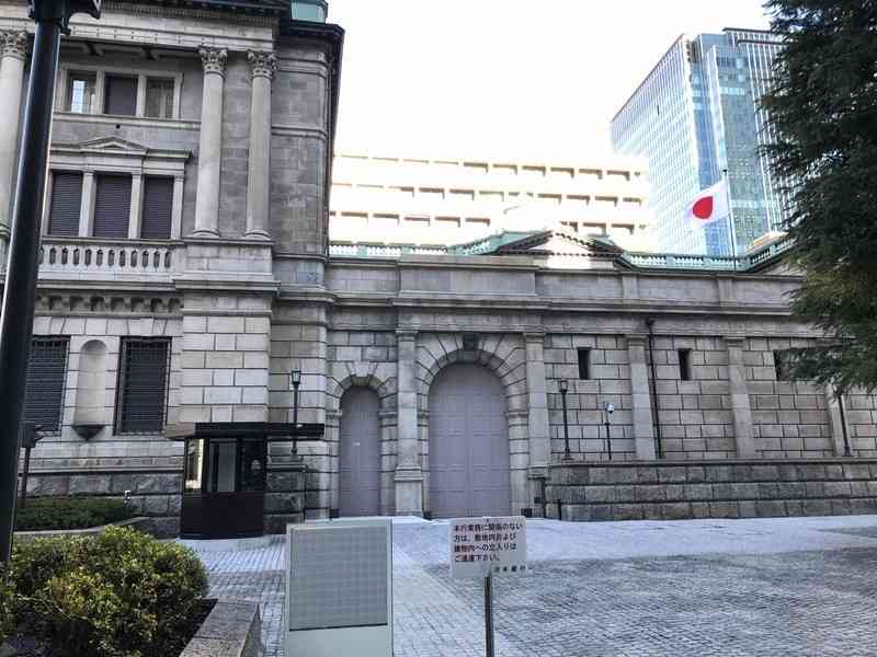政府・日銀、為替介入か　1ドル＝160円台後半に下落後、一気に156円台後半まで急騰