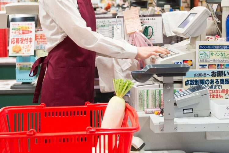 消費減税の障壁とされる「レジのシステム改修に1年かかる」への疑問　小売業界団体は減税が決定しないことに困惑、IT専門家は「長くても2～3週間で改修可能」（マネーポストWEB） - Yahoo!ニュース