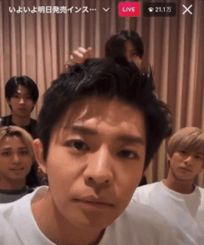 Number_i岸優太「ジムDAY」ボディメイクで鍛え上げた筋肉披露「腕の血管がすごい」「圧巻の肉体美」と反響
