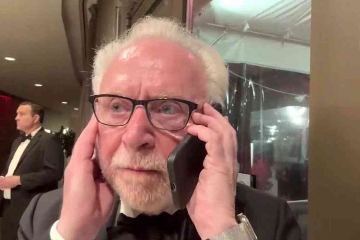 ホワイトハウス記者夕食会で発砲、CNNアンカーが「恐ろしい」体験振り返る　数メートル先に銃撃犯（CNN.co.jp） - Yahoo!ニュース