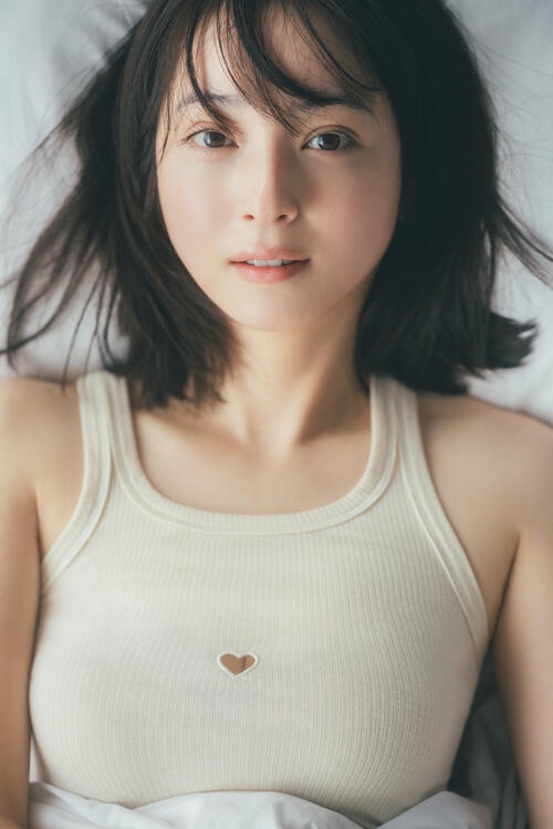 佐々木希が気まずいほど見つめてくる日めくりカレンダー発売決定