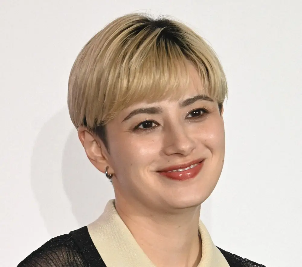 ホラン千秋　37歳衝撃イメチェン　「HANA」メンバー目指すも「煉獄さんになってた」ネットも騒然