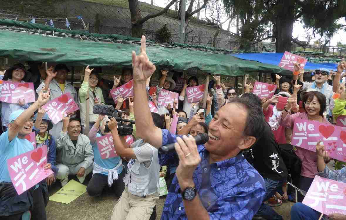 玉城知事、沖縄の平和教育は「偏向的でない」と反論　辺野古沖事故で黙とう