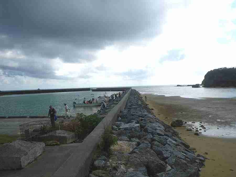 玉城知事、沖縄の平和教育は「偏向的でない」と反論　辺野古沖事故で黙とう