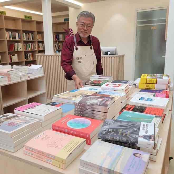 【ソウル通信】27　田舎本屋の店番になった元大統領　文在寅氏が故郷で書店開業（白源根） - The Bunka News デジタル