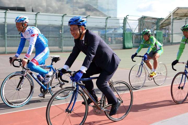 「狂ってるだろ」神奈川県警の自転車ルール投稿に“ブチギレ”コメント相次ぐ!?「日本をバカの国だと思った」「歩道を走らせろ」の声も