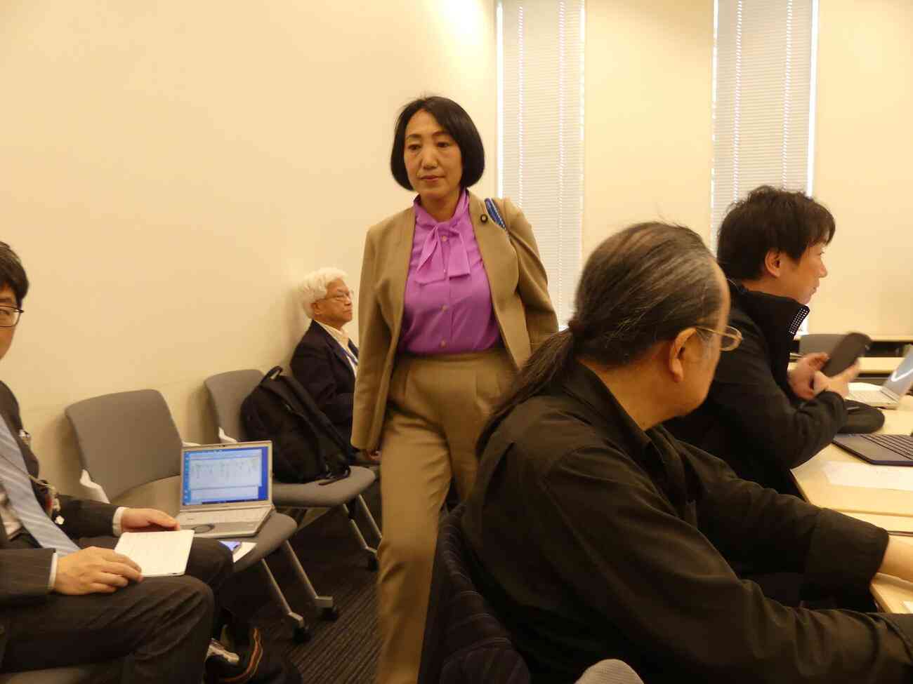 大椿裕子氏が怒りの退席　社民党の新党首発表会見で発言機会認められず　記者からも疑問相次ぐ