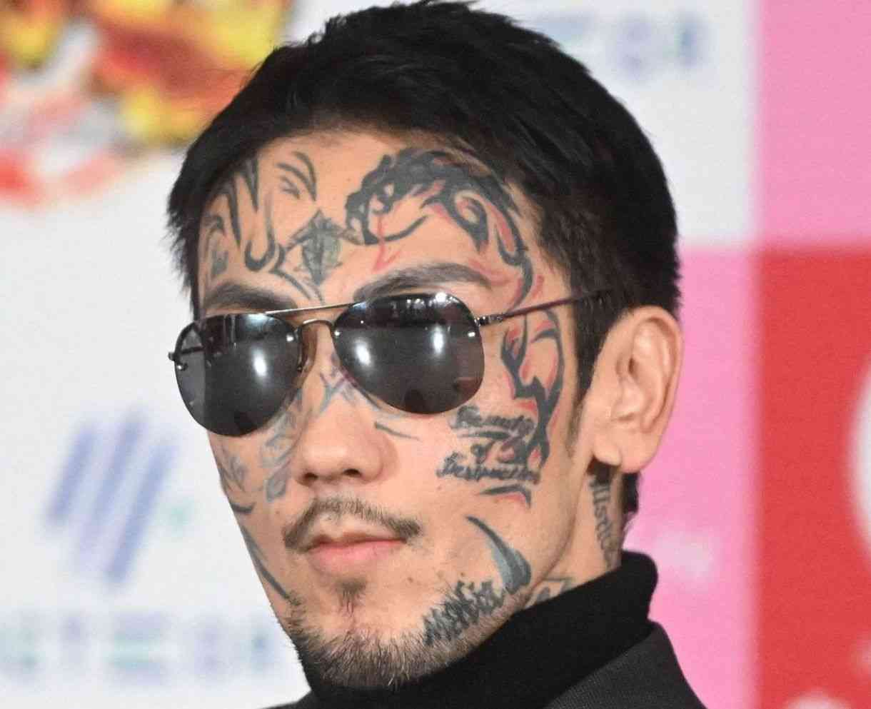 「刺青消したら若返った」瓜田純士〝顔面タトゥーなし〟激レア写真が万バズ「フィギュアスケート滑ってそう」「別人級に若返るのエグすぎて笑える」：「おっ！」でつながる地元密着のスポーツ応援メディア 西スポWEB OTTO!