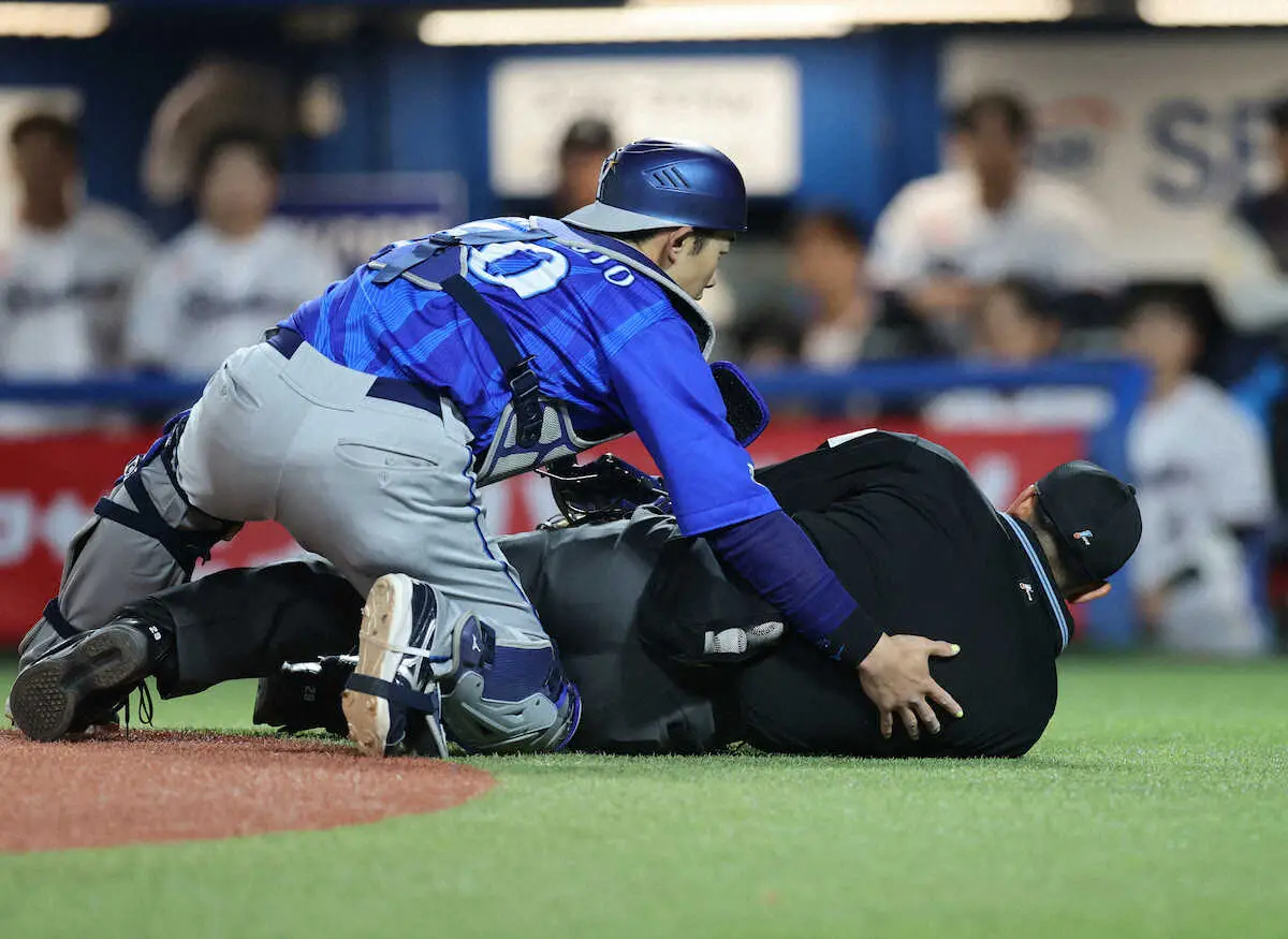 頭部にバット直撃の川上審判員が緊急手術　現在は集中治療室で治療中　NPB発表「極めて重大な事案」