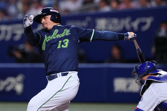 中日・石伊の頭部にオスナのバット直撃　球場騒然…16日には球審が救急搬送