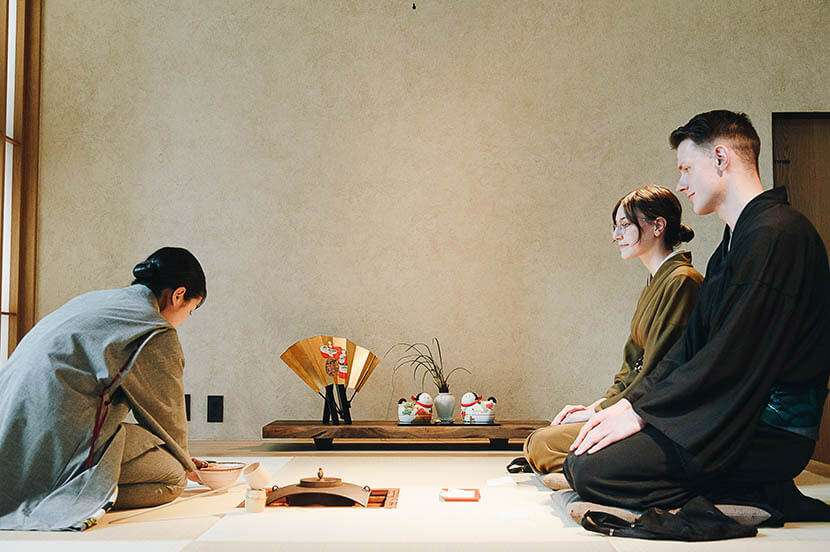 「外国人に暴力的」「将来に不安」排外主義にノー　大阪でデモ