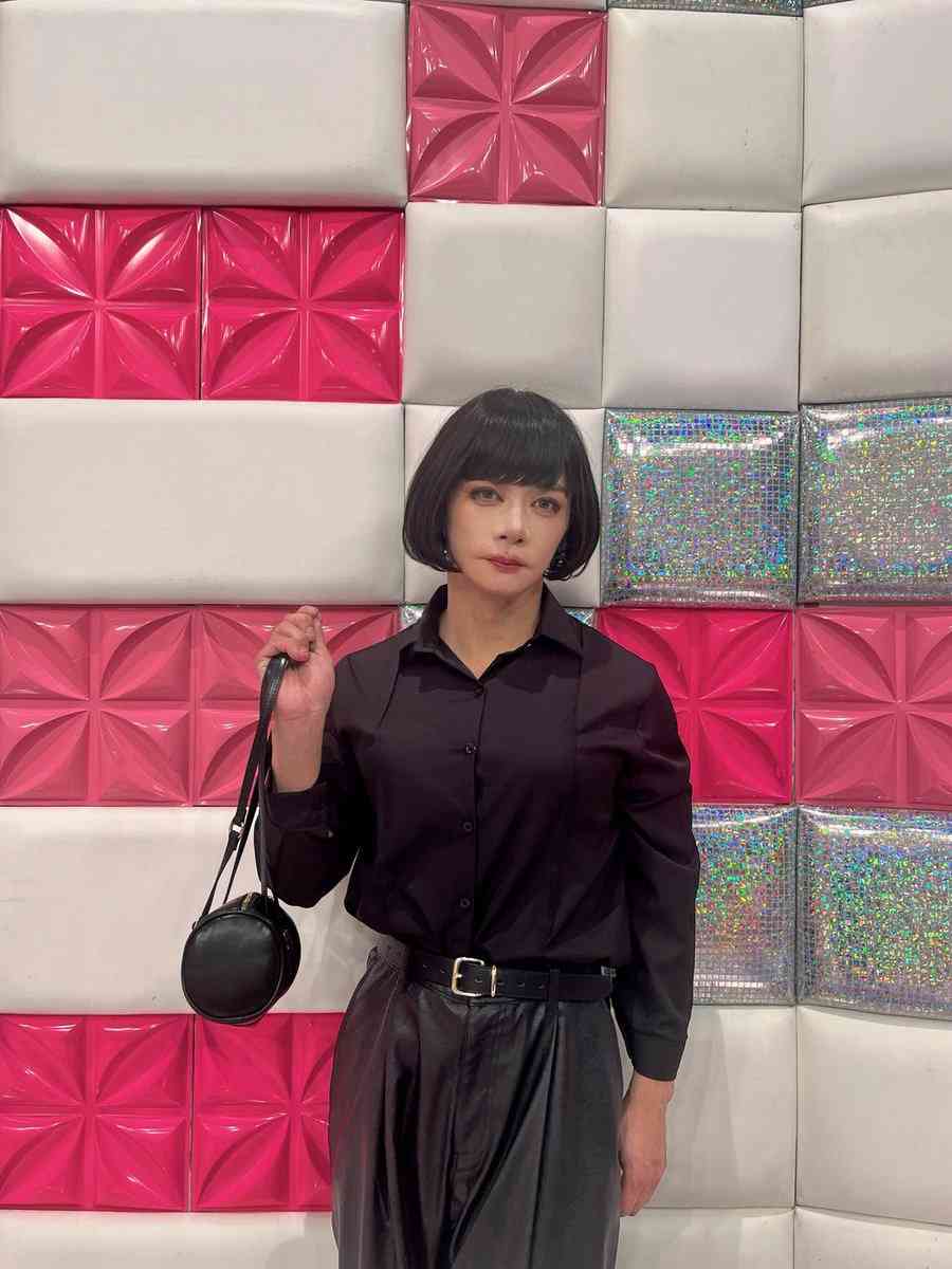 「男を狂わせてそう」…　無数の男性を “悶絶” させた、M-1王者芸人の 《ガチ女装》　 「そそられる」と生々しい声