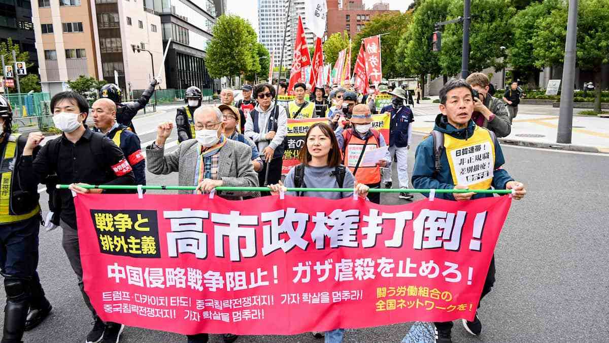 「高市政権打倒デモ」都内で2000人練り歩く　「中国への侵略阻止を」右翼団体が怒声も - 産経ニュース