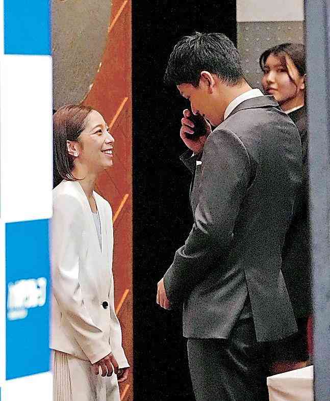 りくりゅうペア　着席と同時に涙腺崩壊の木原龍一　舞台裏ですでに「涙ぐんで」日本スケート連盟が秘蔵ショット公開（デイリースポーツ） - Yahoo!ニュース