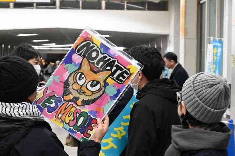 藤沢モスク建設計画、現場で深まる対立　警官配置、10代の姿も