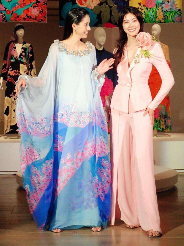 顔小っさ!何頭身!? 芸能界最強モデル姉妹揃った 2Sイベントが凄い 175cm長身の小顔に驚き