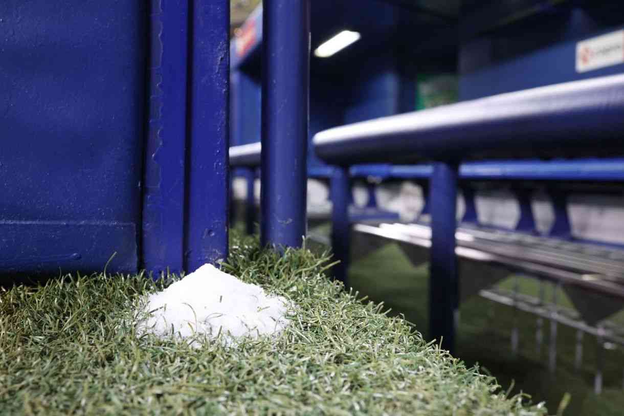 中日、反転攻勢のきっかけとなるか… バンテリンドーム、ベンチ前に清めの塩が盛られる：中日スポーツ・東京中日スポーツ 