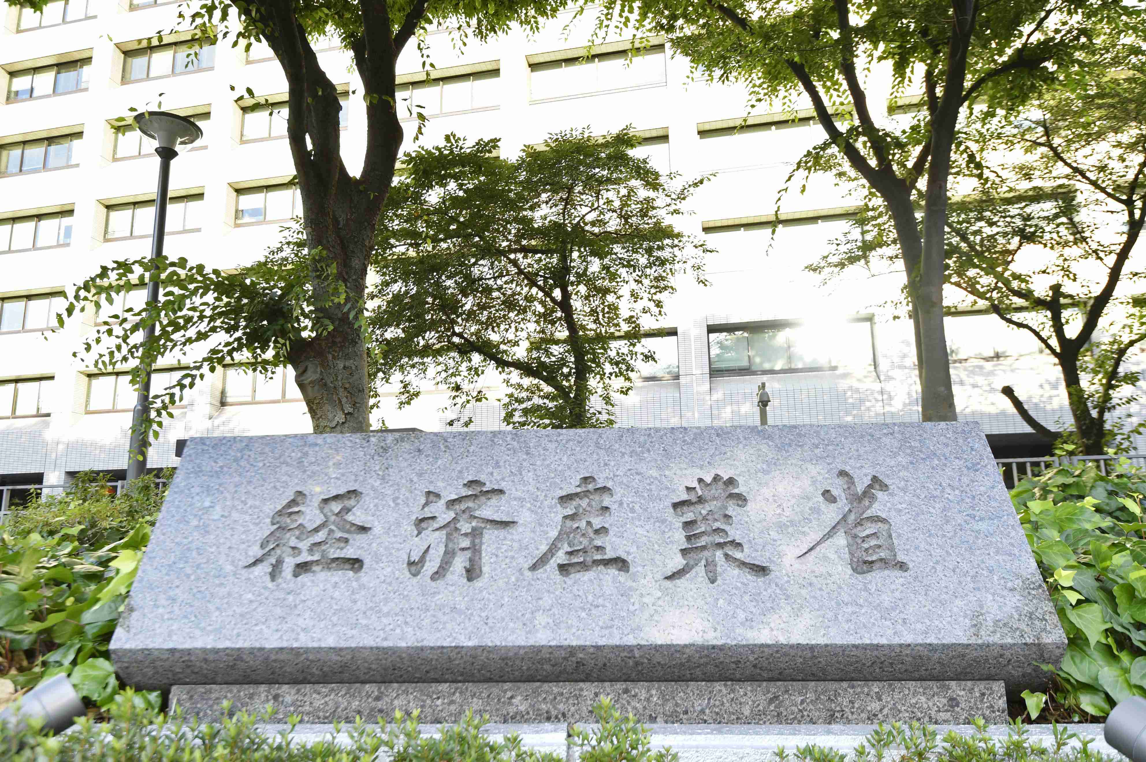 シンナー流通に目詰まり発生　トルエン等の供給不安が原因　赤沢経産相、事業者へ解消要請