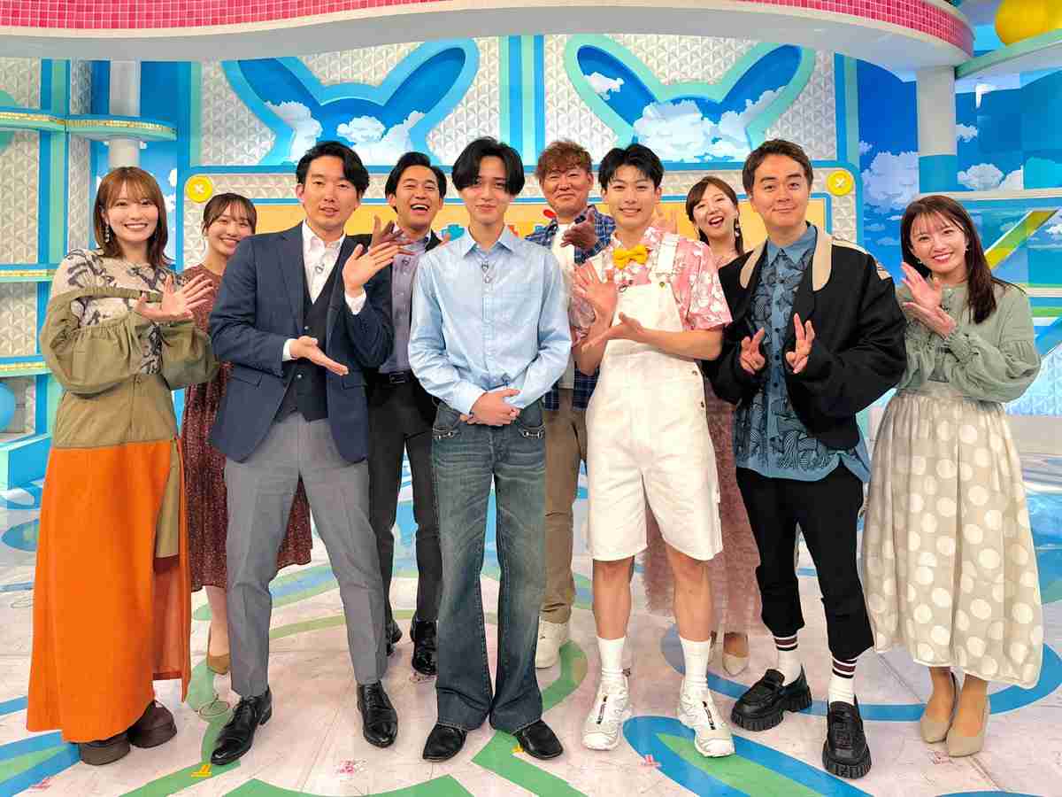 永瀬廉の小顔と8頭身映える“国宝級イケメン”ショットに「朝からビジュいい」「骨格まで美しい」「関西ノリ楽しかった」