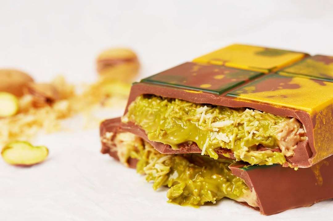 すぐ消えると思いきや…「ドバイチョコ」が進化して爆売れ中、新大久保で見た祭り状態