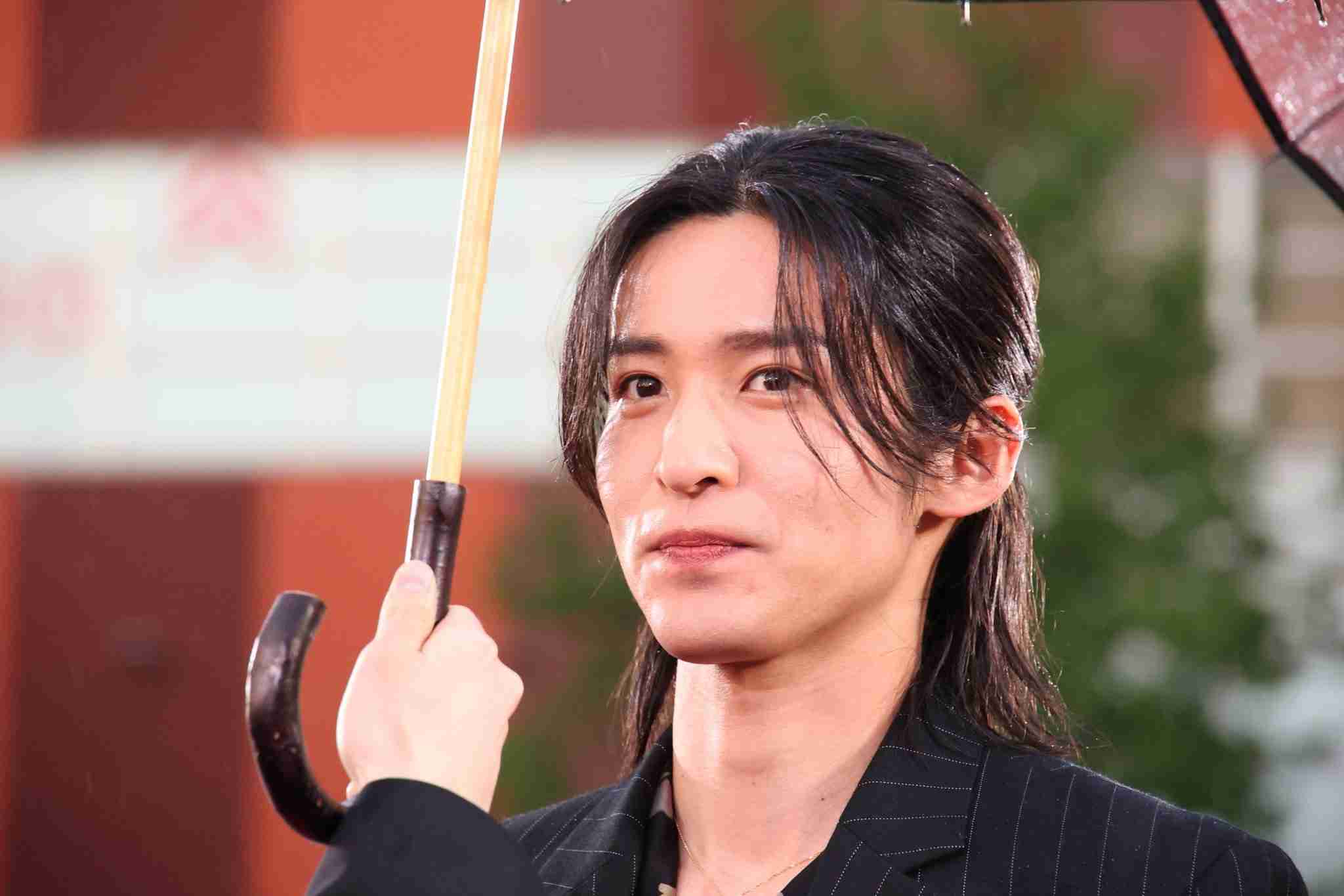 Snow Man目黒蓮、雨天の中ファンと交流→虹空に 約3ヶ月ぶり一時帰国に大歓声