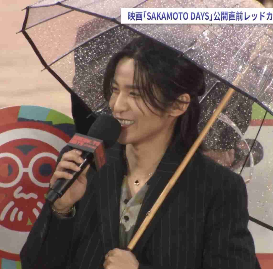 Snow Man目黒蓮、雨天の中ファンと交流→虹空に 約3ヶ月ぶり一時帰国に大歓声