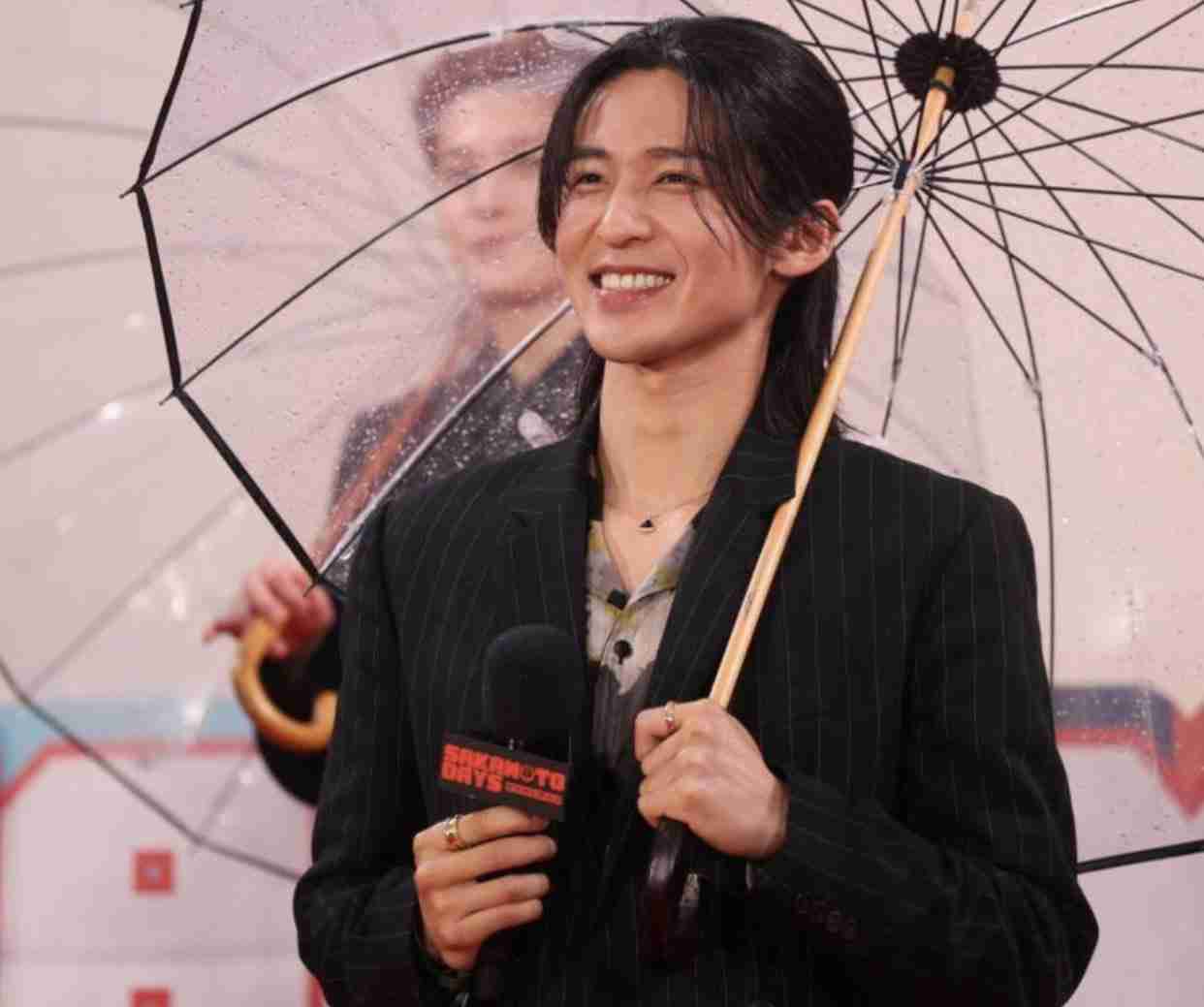 Snow Man目黒蓮、雨天の中ファンと交流→虹空に 約3ヶ月ぶり一時帰国に大歓声