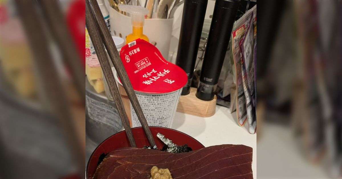 刺身は美味しいから無限に食べられると思い塊のままかぶりついてみた「これ無理だ」塊で食べて失敗した食べ物の話 - Togetter