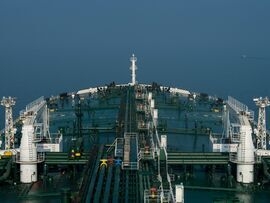 イラン原油タンカー、米国の封鎖ライン直前に集結－封鎖が効果発揮か（Bloomberg） - Yahoo!ニュース