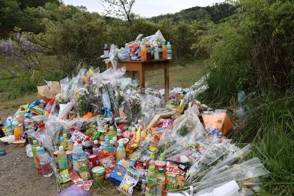京都・南丹男児遺棄　献花台を撤去　多くの花や菓子、付近でクマ目撃情報