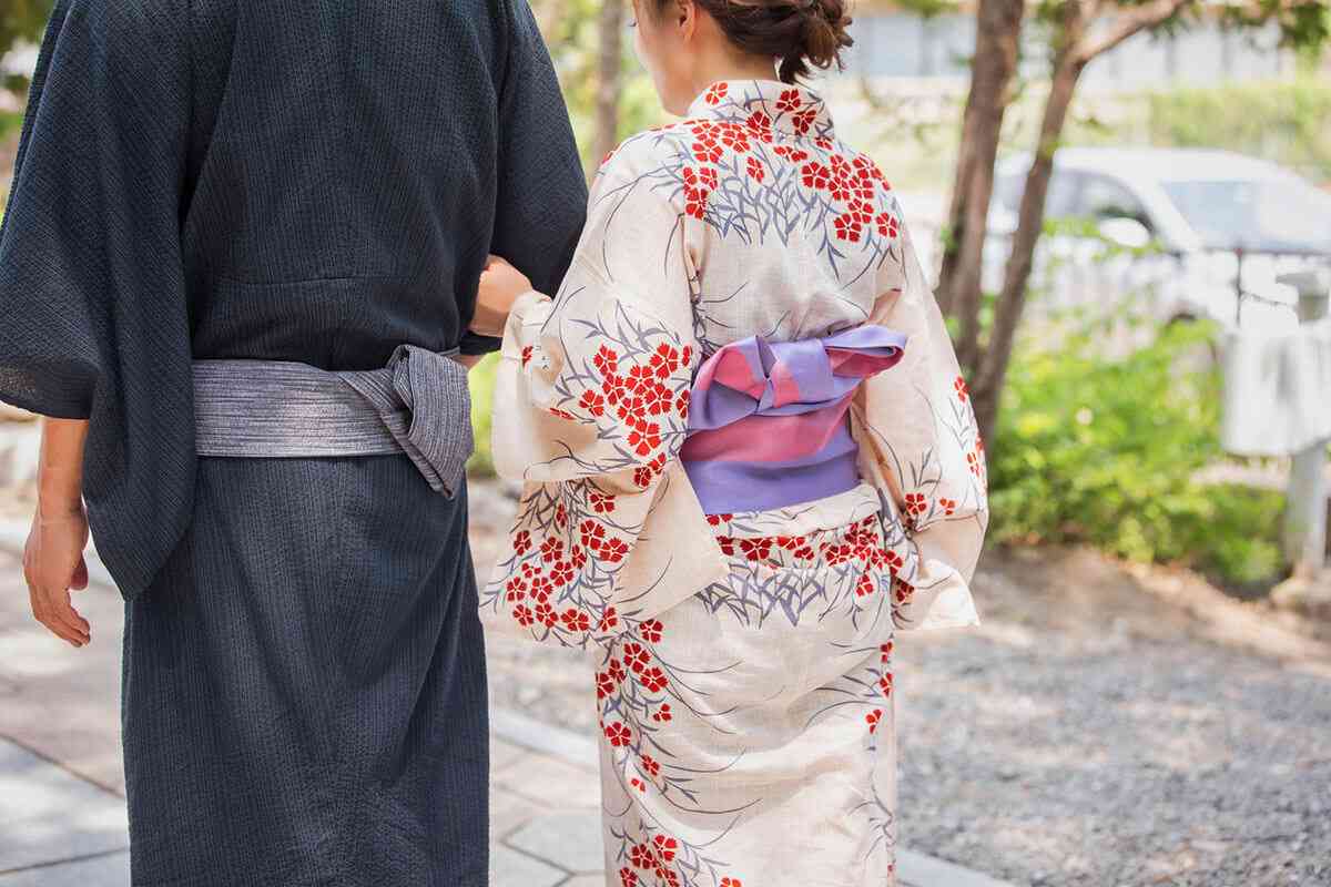 「あら、だらしない！」SNSどころか街中にも出没する「着物警察」の恐怖…文化と伝統を守りたい人たちが“着物離れ”を加速させる皮肉 | デイリー新潮
