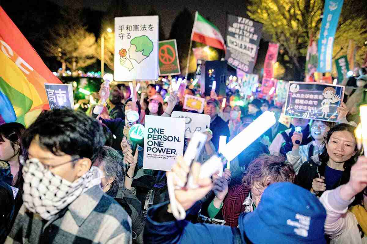「平和憲法、日本の宝」全国１５０カ所で反戦デモ　国会前に３万人結集（カナロコ by 神奈川新聞） - Yahoo!ニュース
