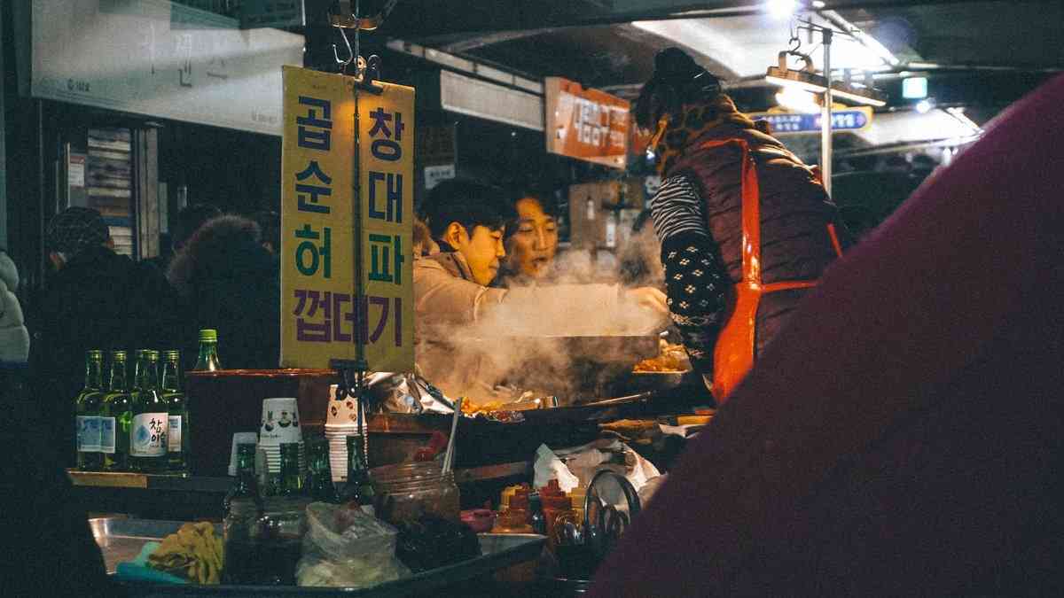 韓国人が「ひとりでご飯を食べられない」と話す、その理由とは - TRiP EDiTOR