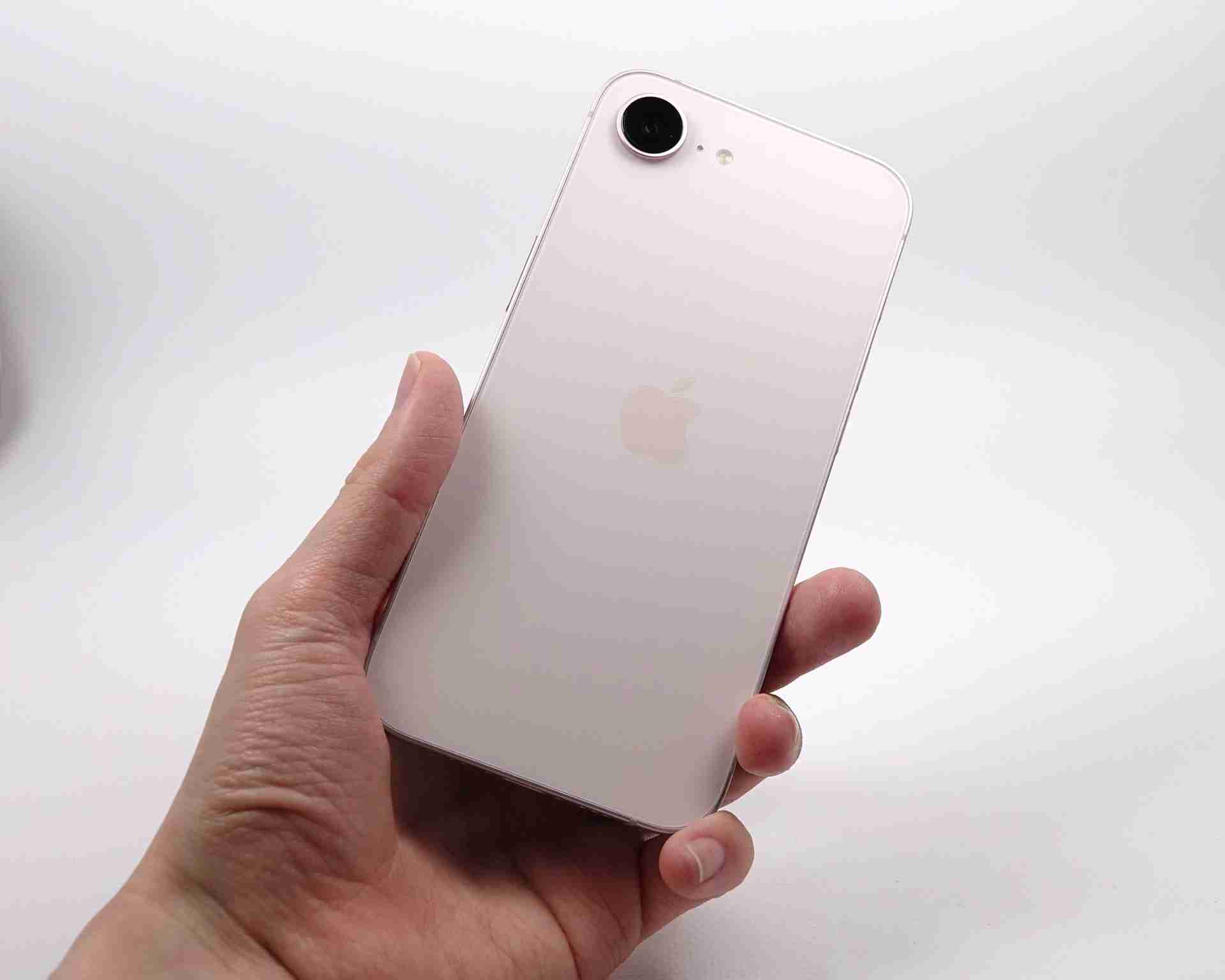 ドコモ、「iPhone 16/17/17e」など値上げ　返却で免除の残価は増額 - ケータイ Watch