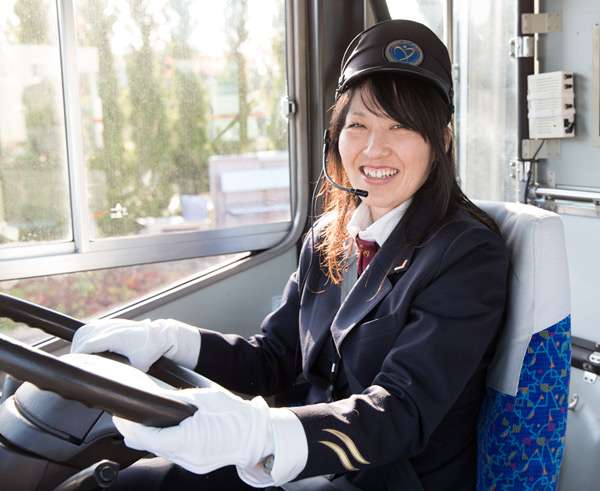 本当に女性ドライバー・パイロットの方が女性客にとって安心できるのか？