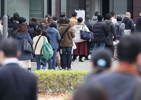 氷河期世代の処遇改善促進＝支援プログラム決定―政府