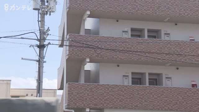 ベランダから血痕　自称大学生の男　4階ベランダで女子大生を包丁で刺し脅迫