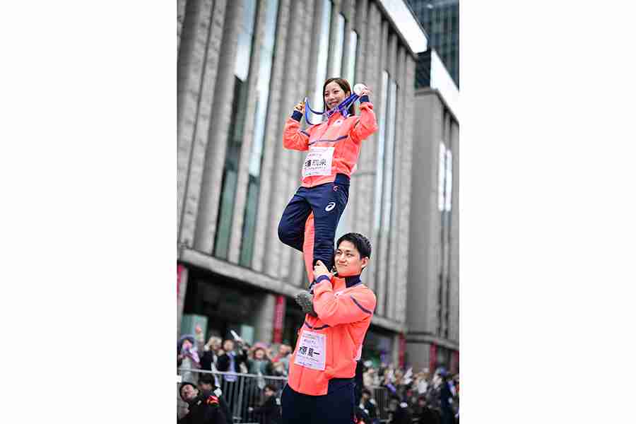 りくりゅう今後はプロ転向へ「ペアを身近に」　5万人集結パレートでリフト披露、大歓声「すごく幸せな気持ち」