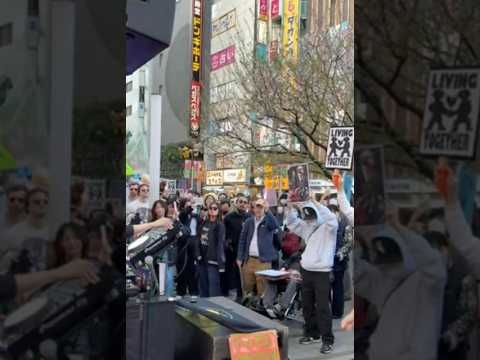 現場ライブ！！反戦レイブ＠新宿駅東南口　１６時～２０時まで「高市やめろ！！高市辞めろ！！」