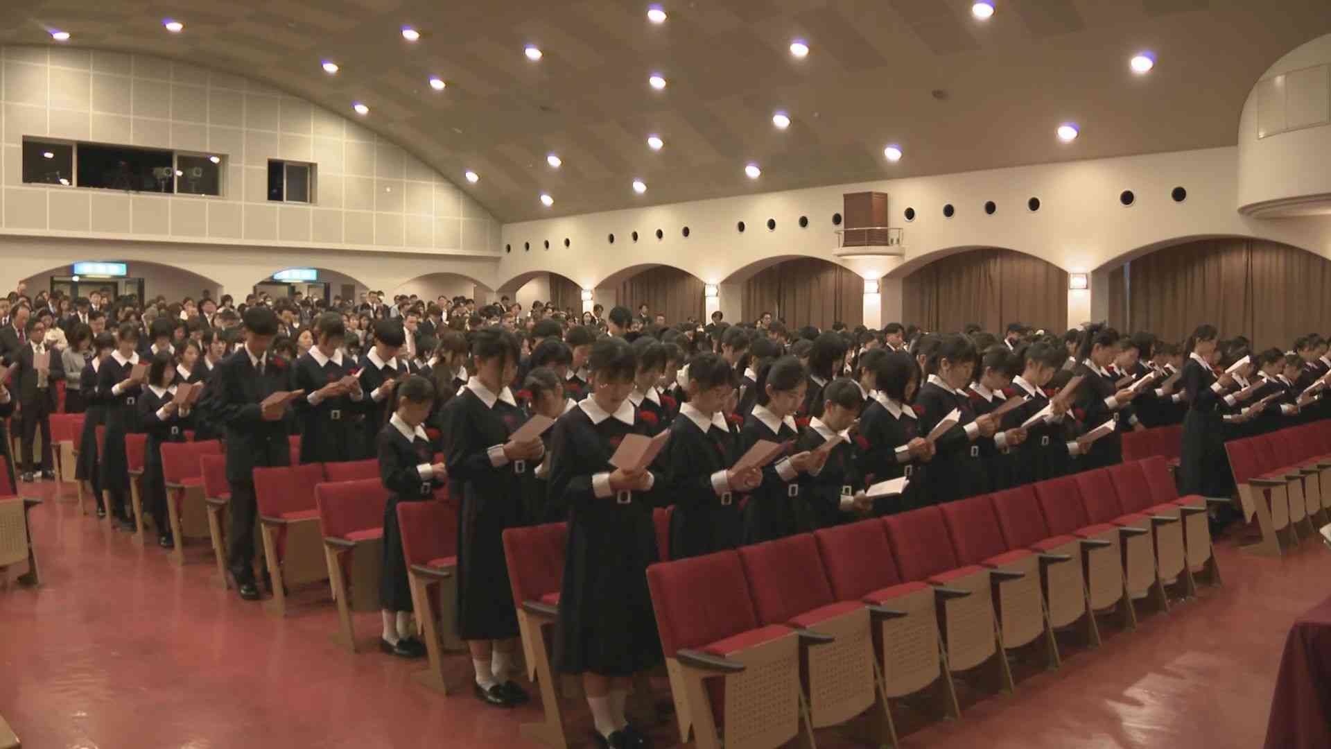 神戸市の歴史ある女子校が共学に　入学式には１１人の男子生徒