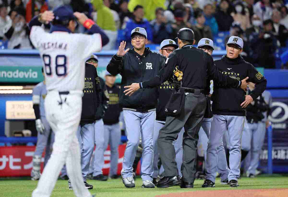 神宮騒然！　阪神・岡城が死球、森下も頭付近へのボール投げられ、藤川監督ら首脳陣がベンチ飛び出す（スポニチアネックス） - Yahoo!ニュース