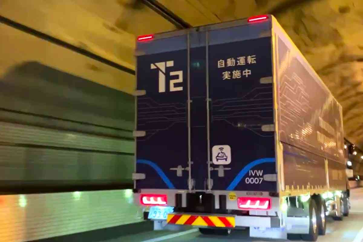 ハンドル操作無しで500km走行に成功　自動運転トラックで国内初 - Impress Watch