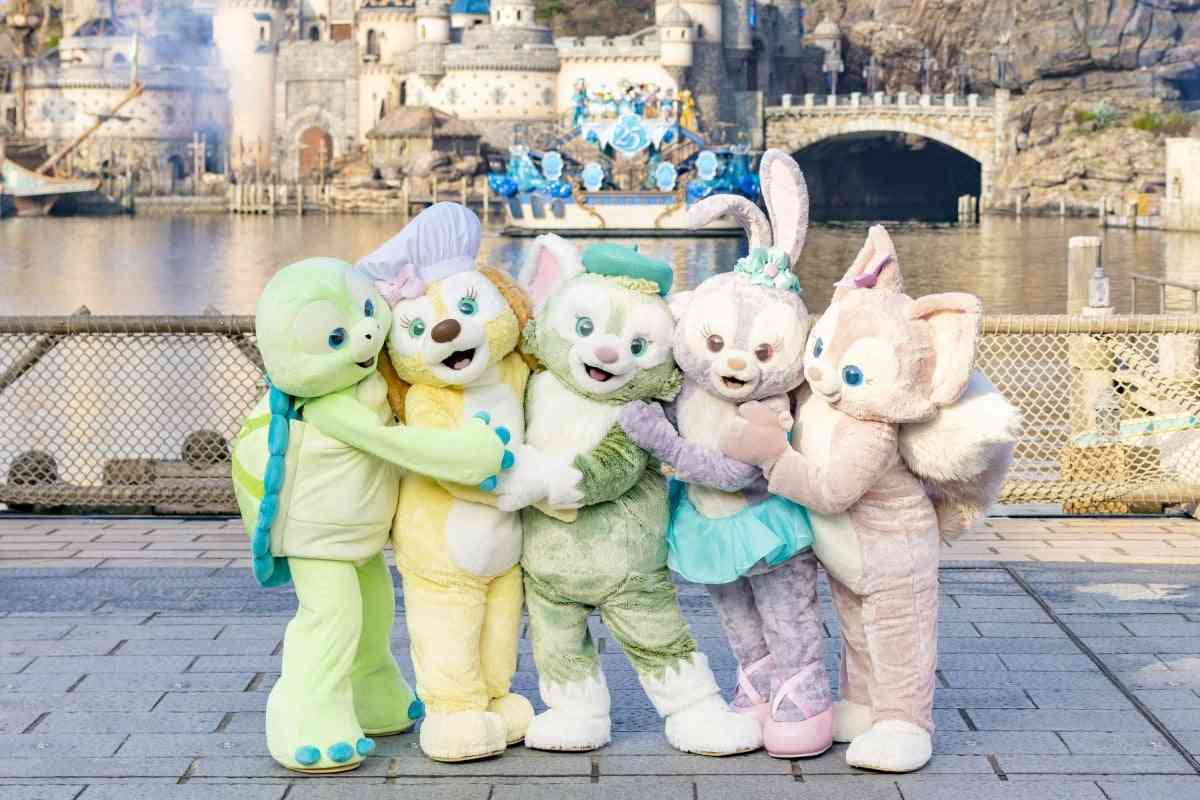 東京ディズニーシー、25周年イベントをひと足早くお披露目 ミッキー&ミニーらが“ジュビリーブルー”の衣装で登場 4・15より約1年間にわたって開催